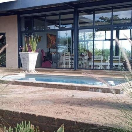Hackberry House Black Thorn Cottage, Off Grid Khemsbok 外观 照片