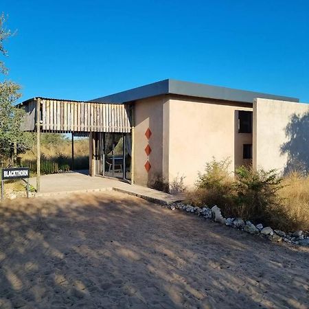 Hackberry House Black Thorn Cottage, Off Grid Khemsbok 外观 照片