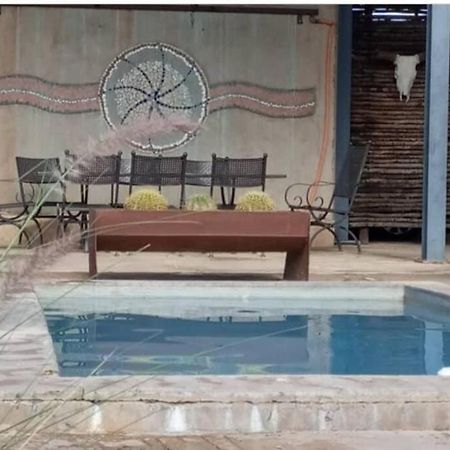 Hackberry House Black Thorn Cottage, Off Grid Khemsbok 外观 照片