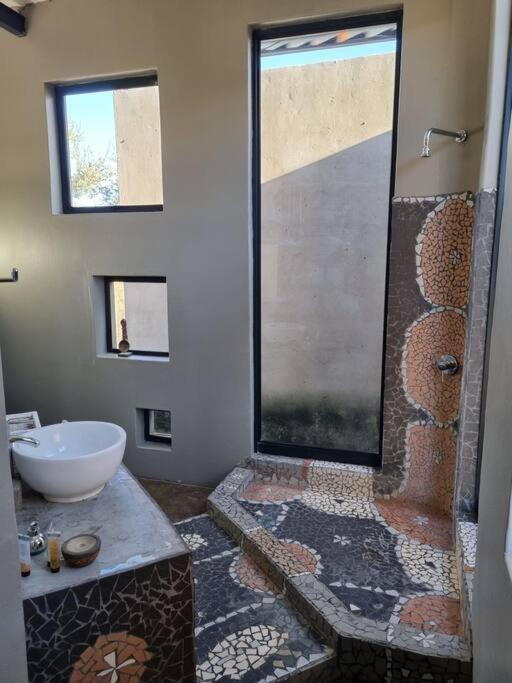 Hackberry House Black Thorn Cottage, Off Grid Khemsbok 外观 照片