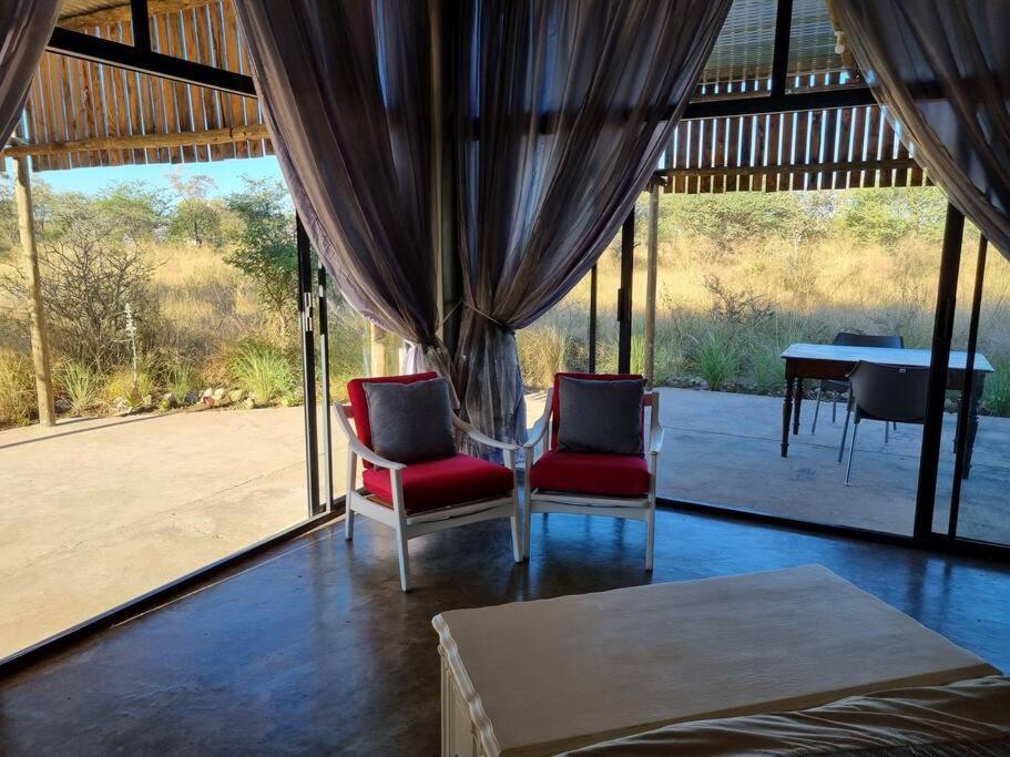 Hackberry House Black Thorn Cottage, Off Grid Khemsbok 外观 照片