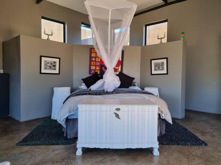 Hackberry House Black Thorn Cottage, Off Grid Khemsbok 外观 照片